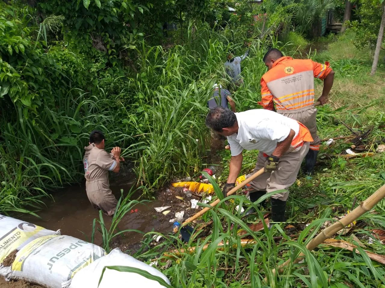 REALIZA PC MUNICIPAL DESAZOLVE DE DRENES PLUVIALES EN LA ZONA BAJA DE TAPACHULA