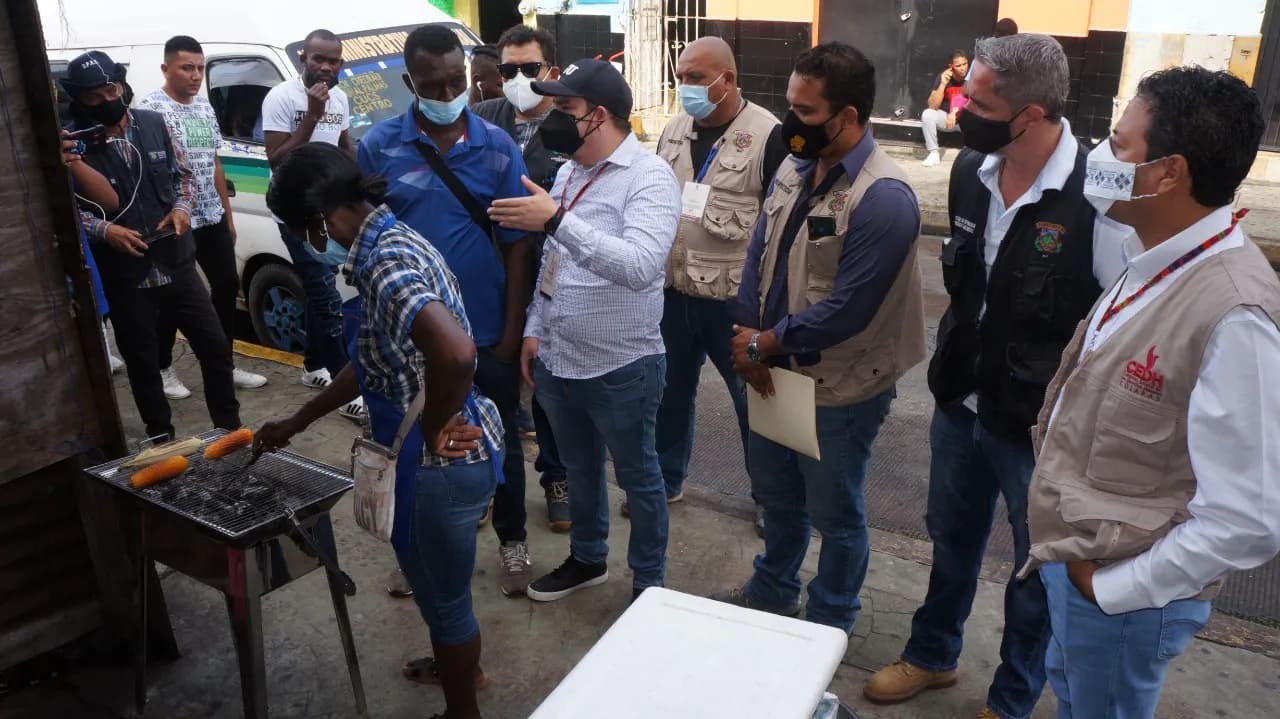 AYUNTAMIENTO DE TAPACHULA COORDINA ACCIONES PARA REGULAR COMERCIO AMBULANTE DE MIGRANTES