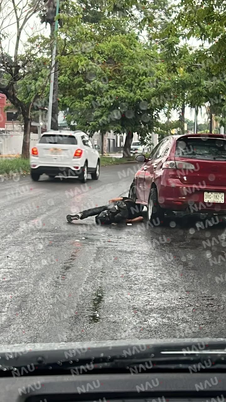 El ebrio conductor se impacta contra la guarnición