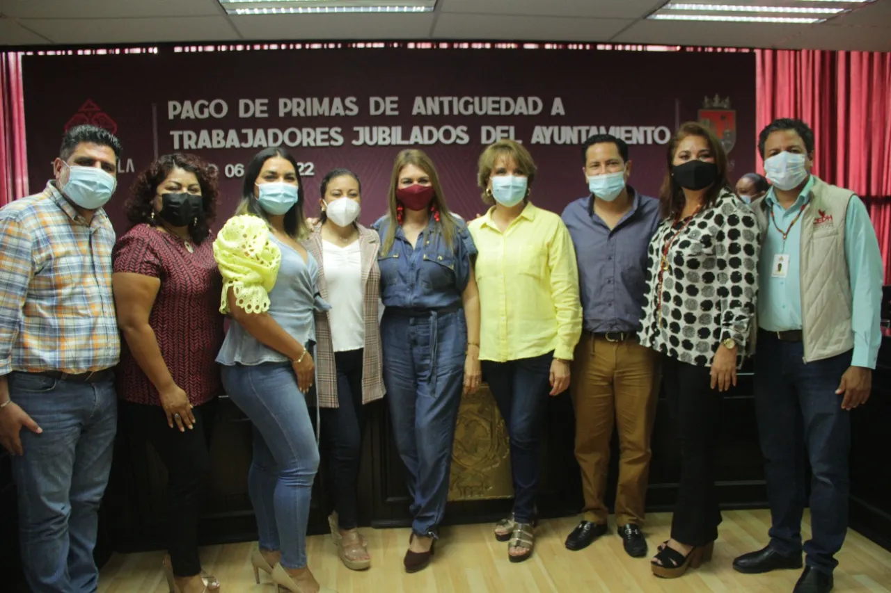 EMPLEADOS JUBILADOS DEL AYUNTAMIENTO DE TAPACHULA RECIBIERON PRIMA DE ANTIGÜEDAD