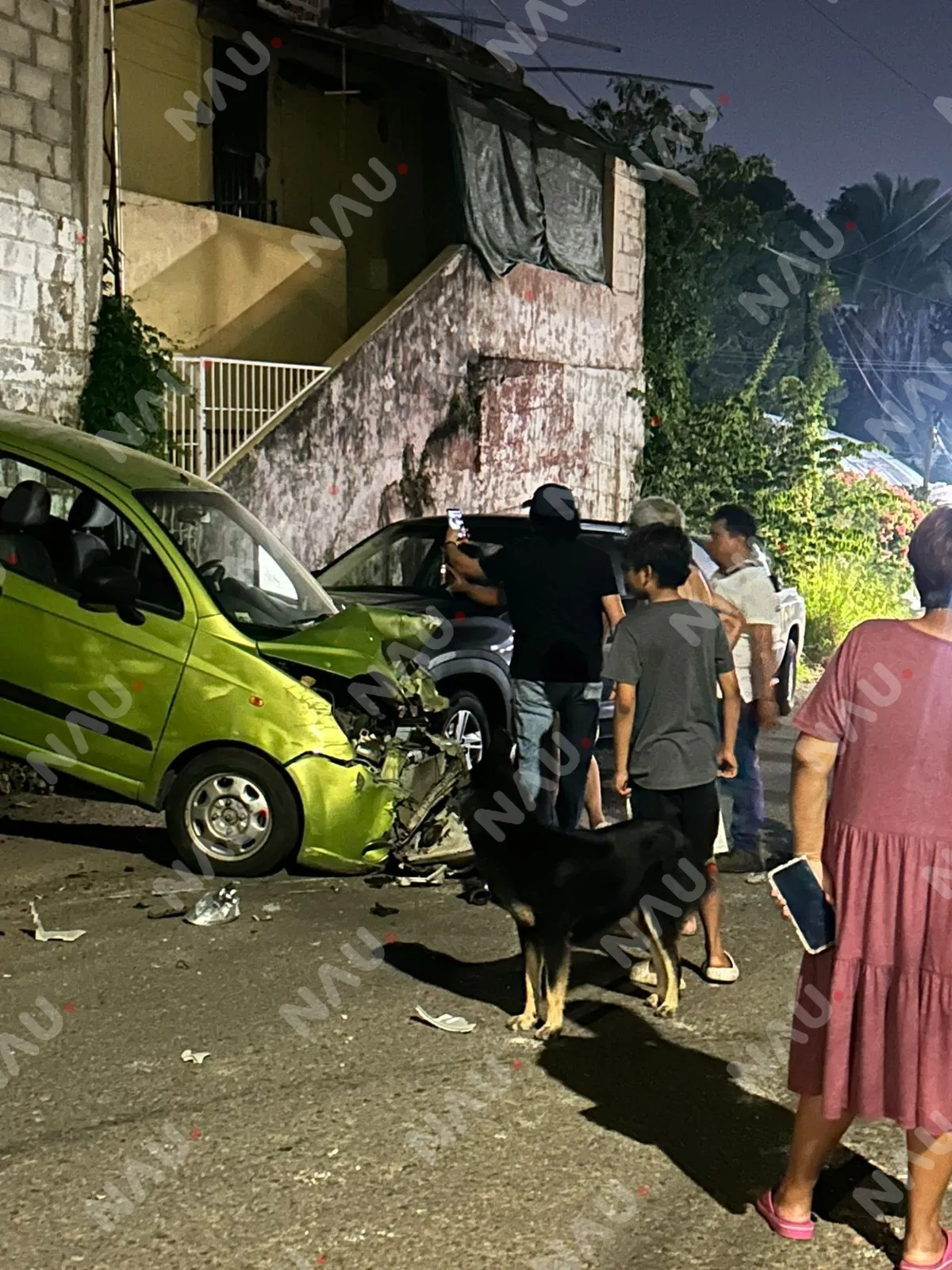 Vehículo descontrolado provoca daños en Lomas del Soconusco; no hubo lesionados