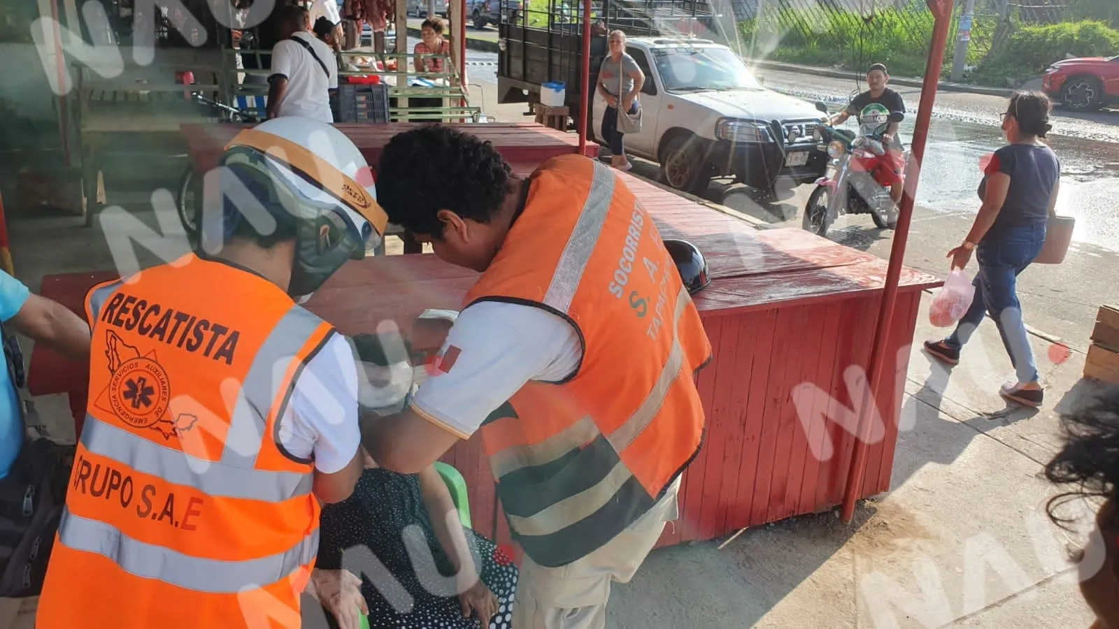Señora resulta lesionada al derrapar la motocicleta en que viajaba
