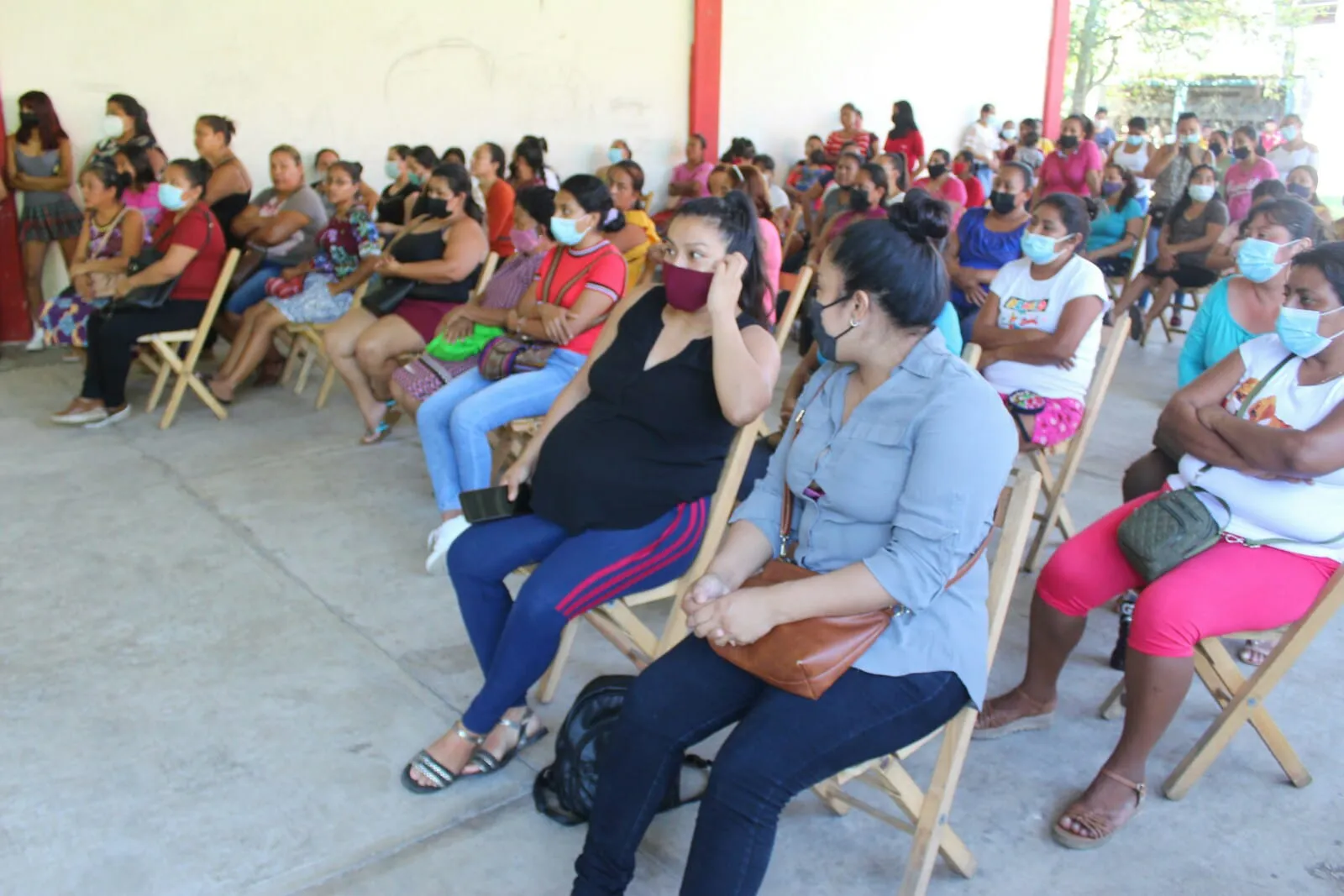 Entrega SMDIF Tuxtla Chico apoyos del programa “Huertos familiares comunitarios, enseres domésticos”