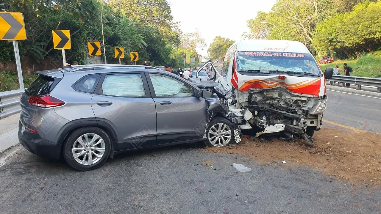 13 lesionados deja accidente entre particular y combi colectiva