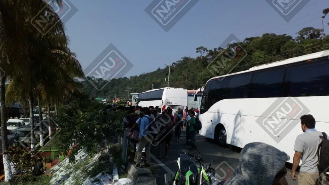 130 guatemaltecos y 320 hondureños abandonados en Talismán por Migracion