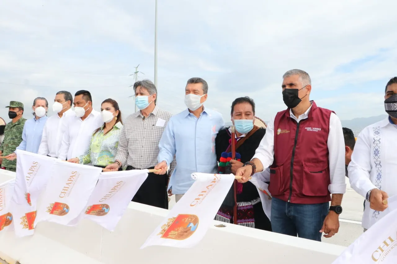 Rutilio Escandón inaugura paso a desnivel del cruce del Libramiento Sur y Bulevar Andrés Serra Rojas