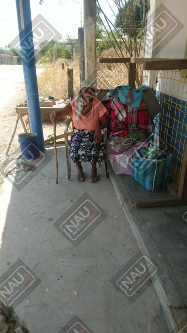 Abandonan en la calle a señora de 91 añosCria cuervos y te sacarán los ojos