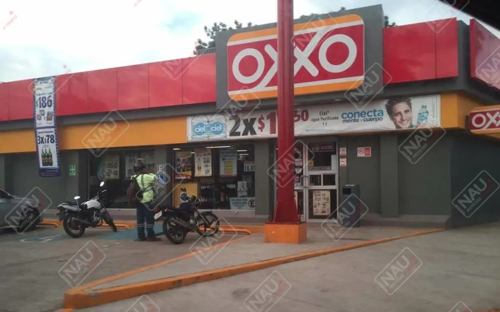 Asaltan por sexta vez el Oxxo del par vial