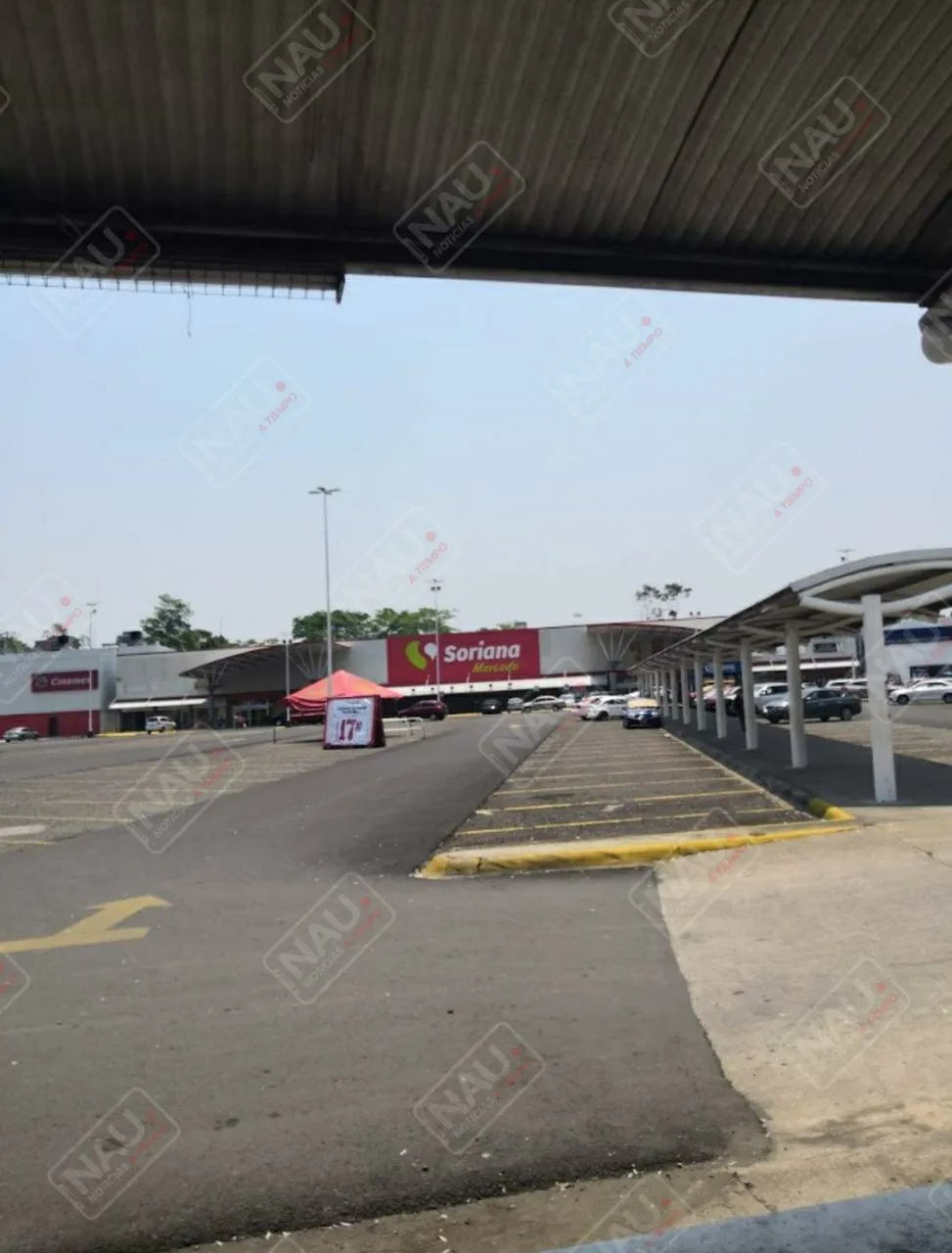 Fue a comprar la despensa en Soriana y le robaron su carro