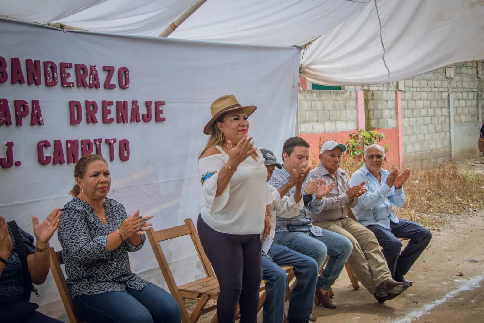 Sonia Eloína Hernández Aguilar lleva el maratón de obras 2022 al ejido el Campito.