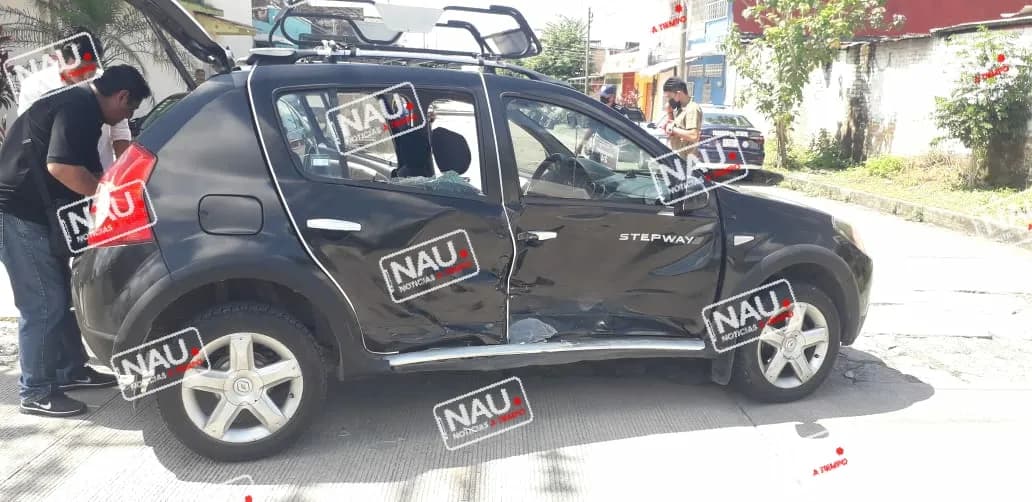Lujosa camioneta se paso la vía de preferencia y ocasiono accidente.