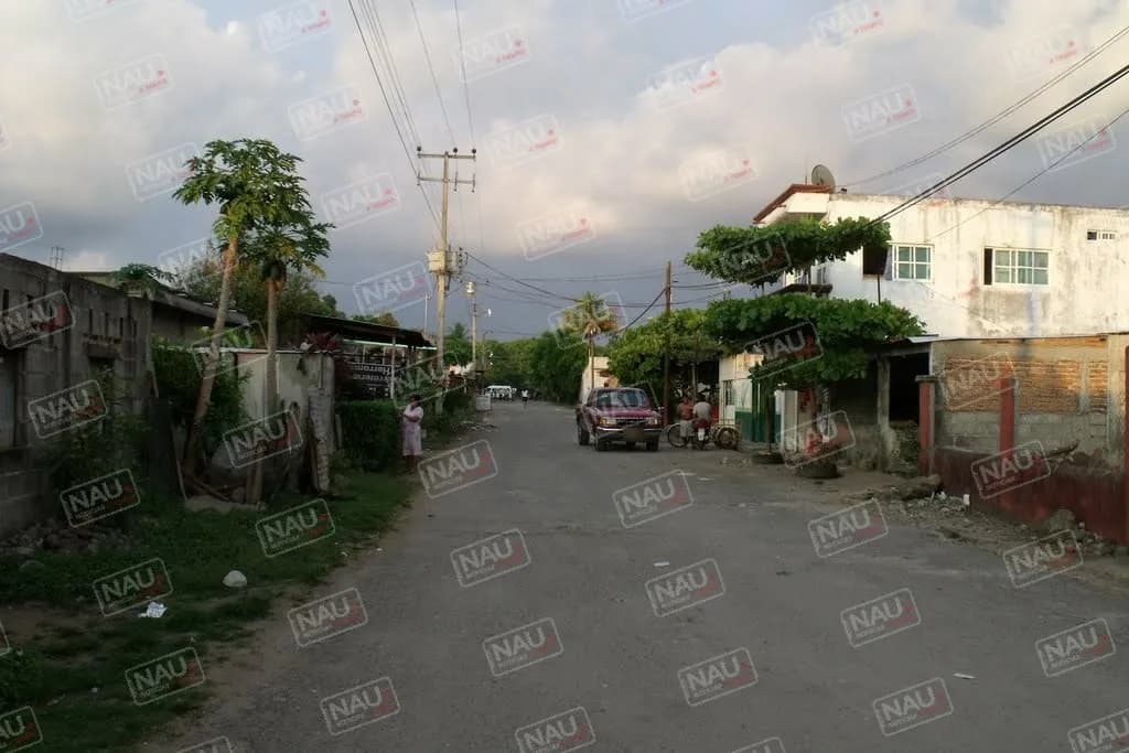 Delincuentes se roban 3 guitarras eléctricas de una iglesia.