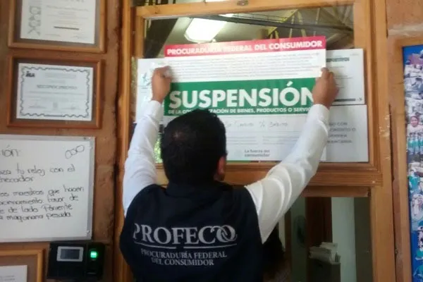 Escuelas privadas explotan a padres de familia