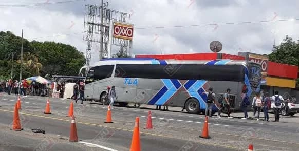 Secuestran autobús de TLA y bajan a los pasajeros