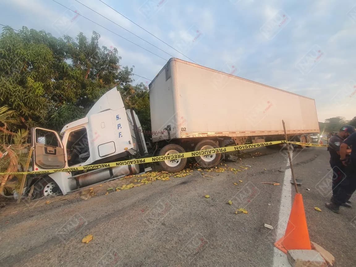 Menor de 2 años lesionada en accidente de un trailer en Huehuetán