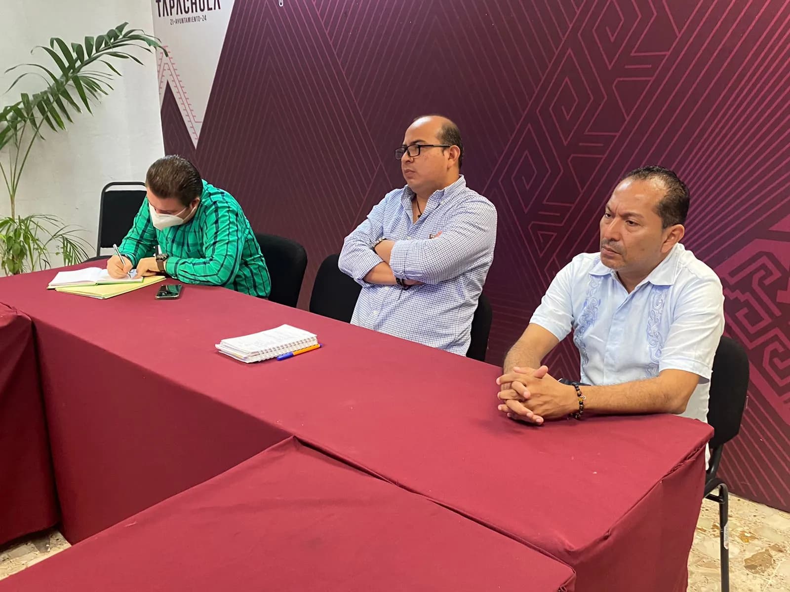ATIENDE GOBIERNO MUNICIPAL A COMISIÓN DE TRANSPORTISTAS Y LOCATARIOS DEL MERCADO SAN JUAN