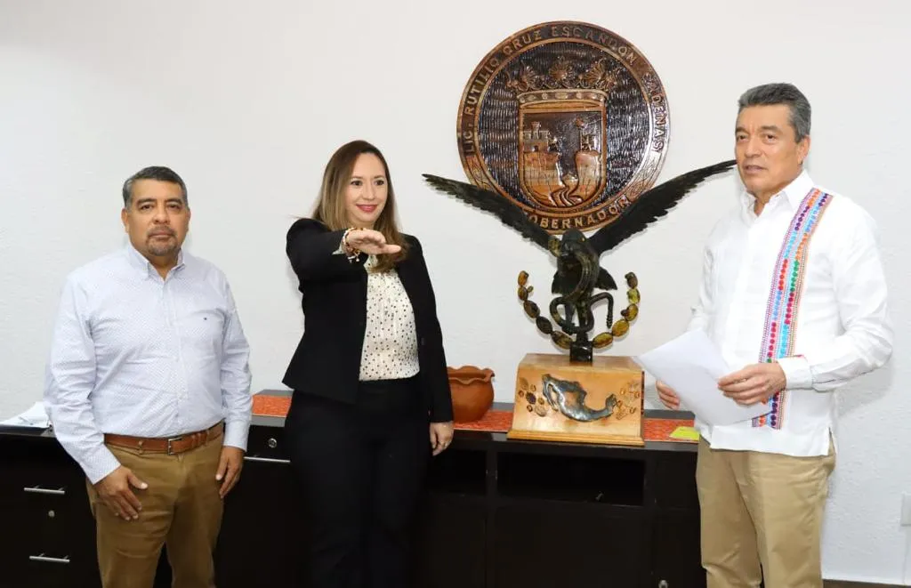 Rutilio Escandón toma protesta a María Esther García Ruíz como secretaria de Hacienda