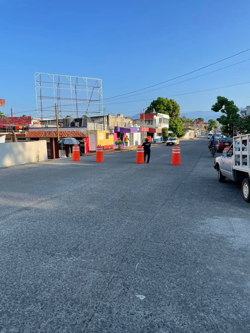 SE CIERRAN VIALIDADES EN PERÍMETROS DE LOS PANTEONES MUNICIPAL Y JARDÍN DE TAPACHULA