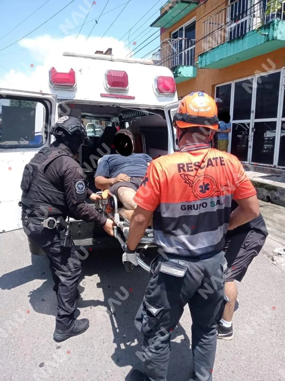 Hombre sobrevive tras recibir descarga eléctrica y caer de tercer piso en Tapachula