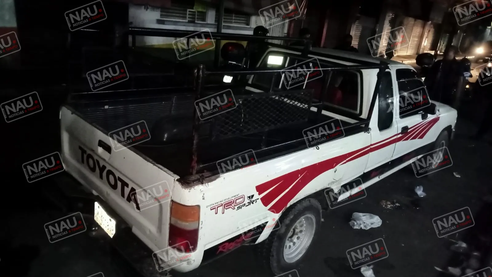 Abandonan camioneta con huellas de choque