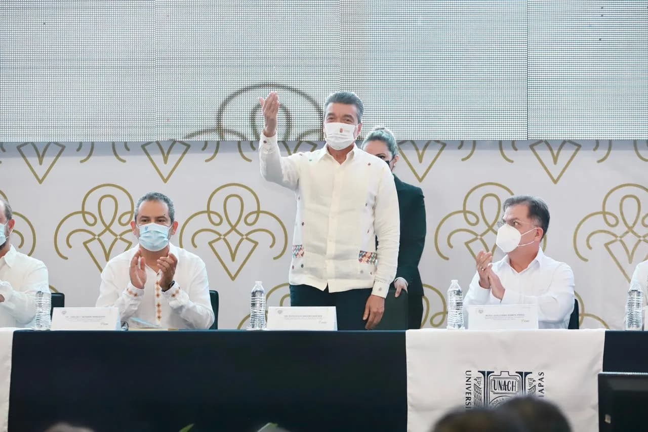Asiste Rutilio Escandón al Cuarto Informe de Actividades de la Rectoría de la Unach