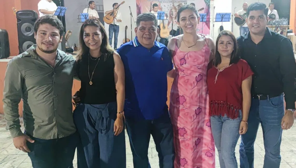Con motivo del mes de la juventud el Ayuntamiento de Huixtla llevó a cabo el bazar juvenil
