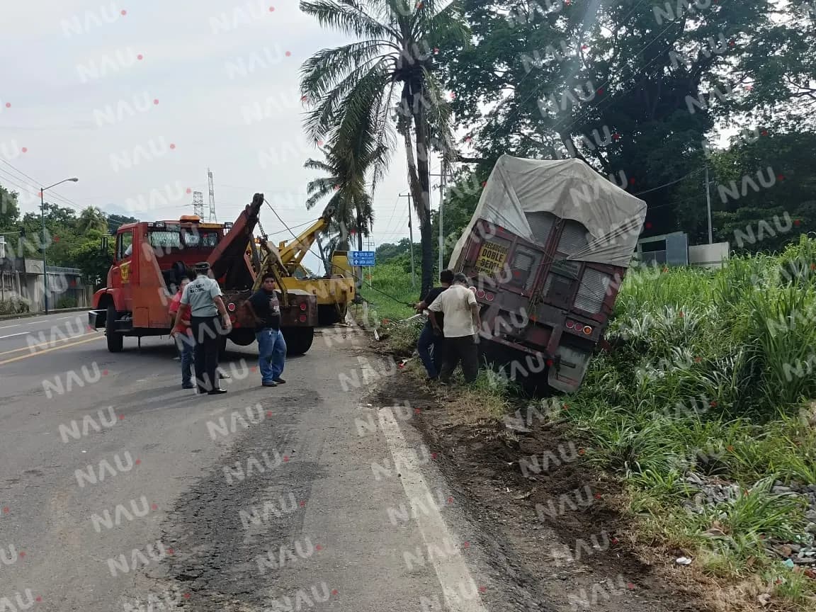 Solo daños al desprenderse caja de tráiler