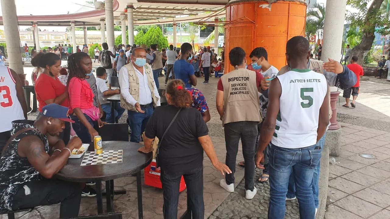 VENDEDORES MIGRANTES AGREDEN A INSPECTORES DE SERVICIOS PÚBLICOS