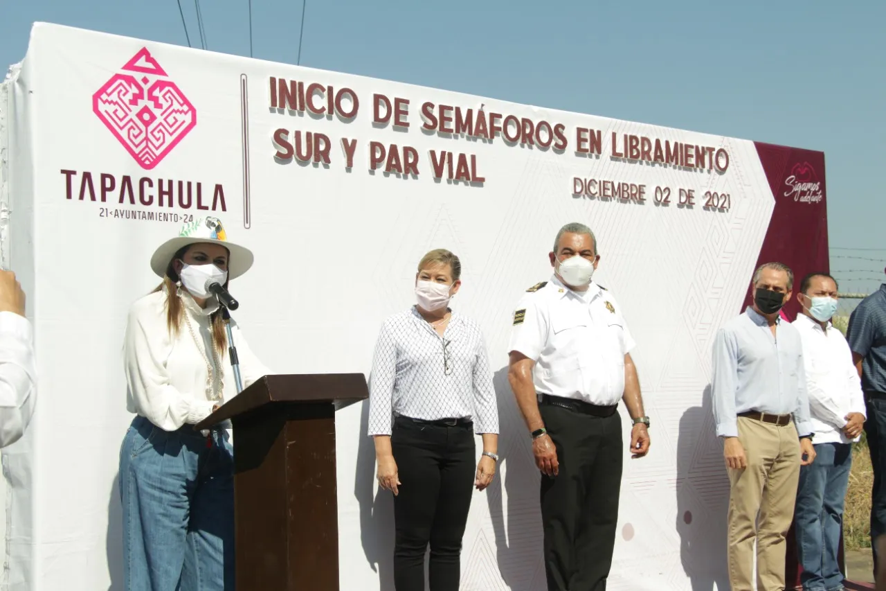 AYUNTAMIENTO DE TAPACHULA INSTALA SEMÁFOROS EN EL ENTRONQUE DEL LIBRAMIENTO SUR Y PAR VIAL