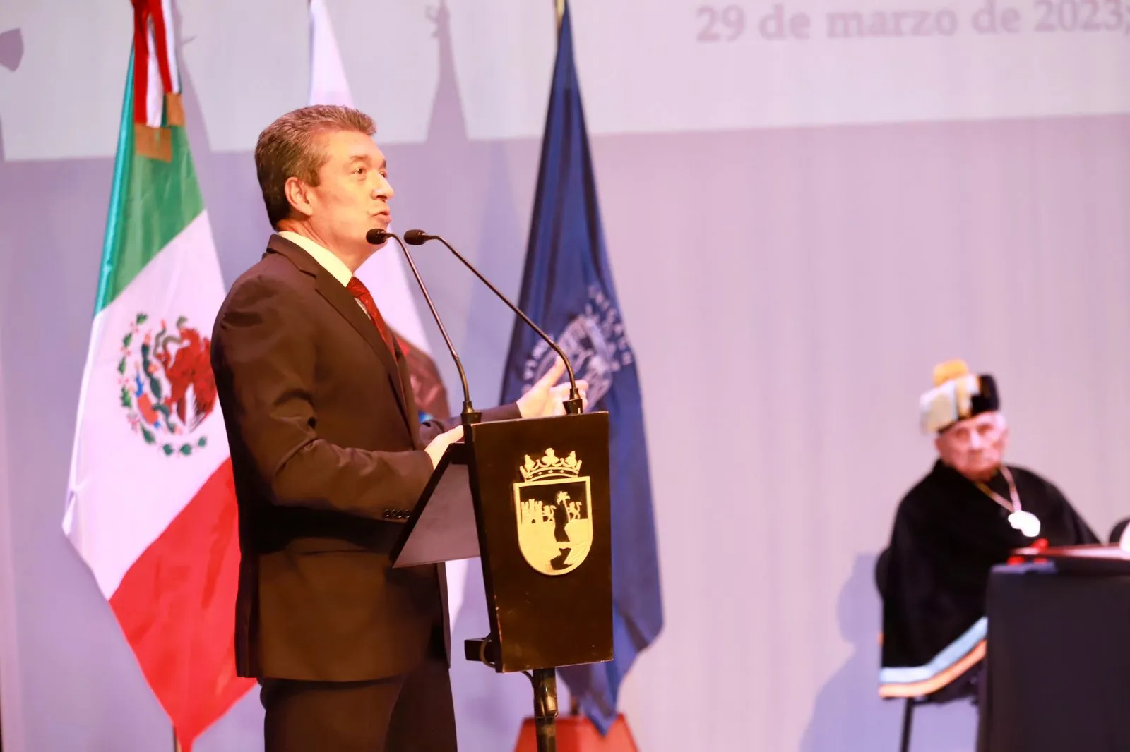 Reconoce Rutilio Escandón al doctor Fernán Pavía, por poner sus conocimientos al servicio de Chiapas