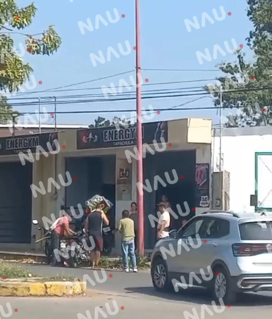 Motociclista derrapa en la colonia Indeco Cebadilla