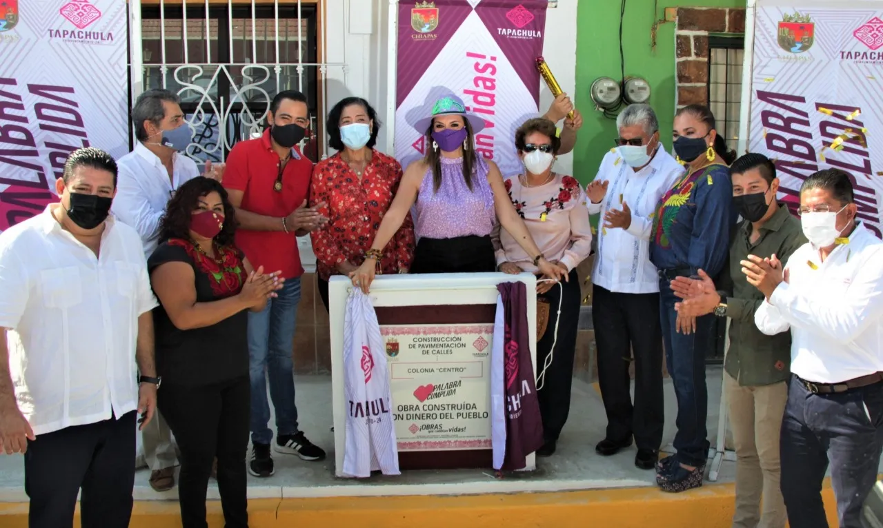 ROSY URBINA INAUGURA CALLES EN EL CENTRO DE TAPACHULA