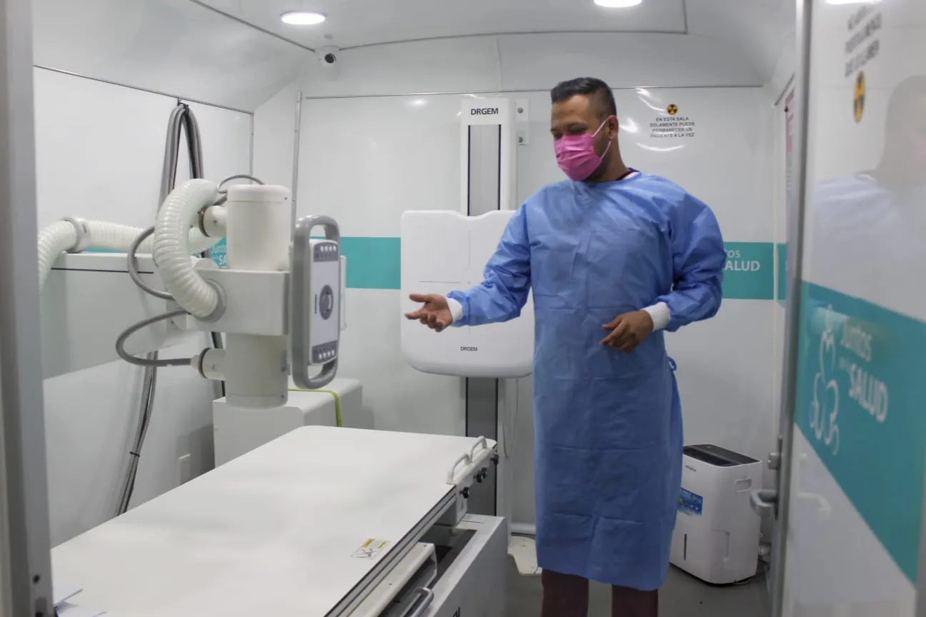 Continúa con éxito la Caravana de la Salud, llega al parque central de Tuxtla Chico