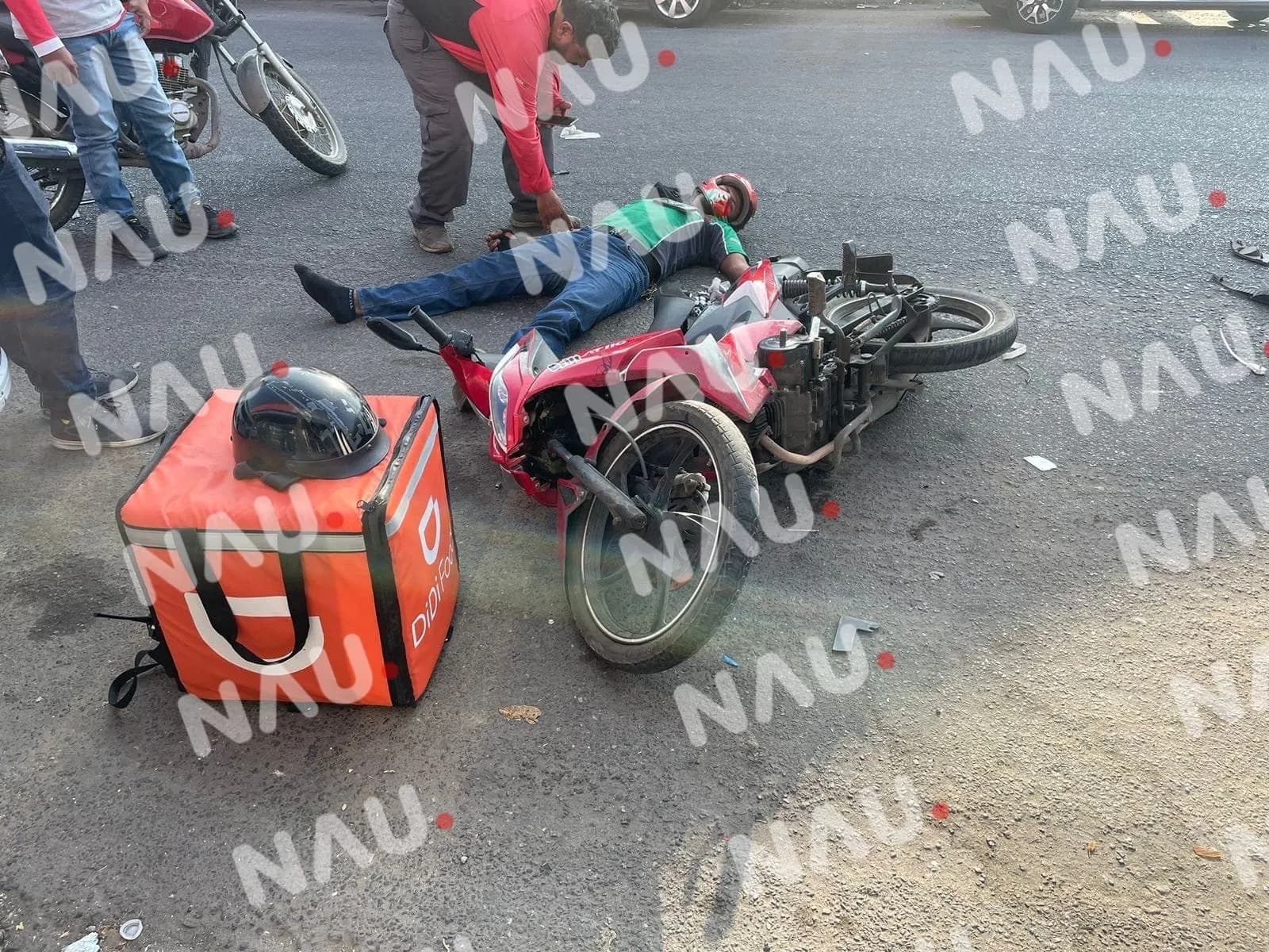 Motociclista hospitalizado después de colisión con vehículo Renault
