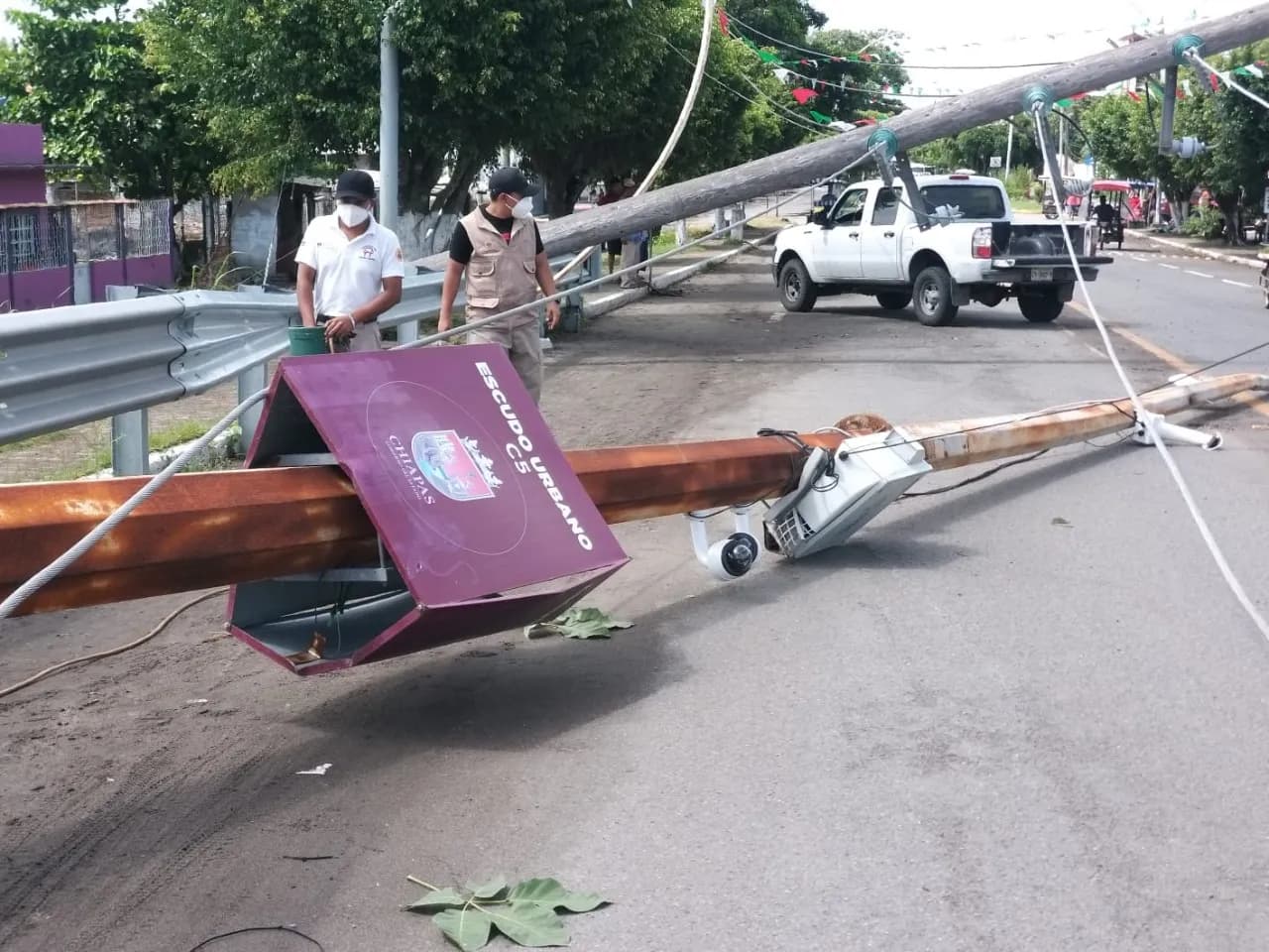 ATIENDE PROTECCIÓN CIVIL AFECTACIONES POR FUERTES VIENTOS EN TAPACHULA
