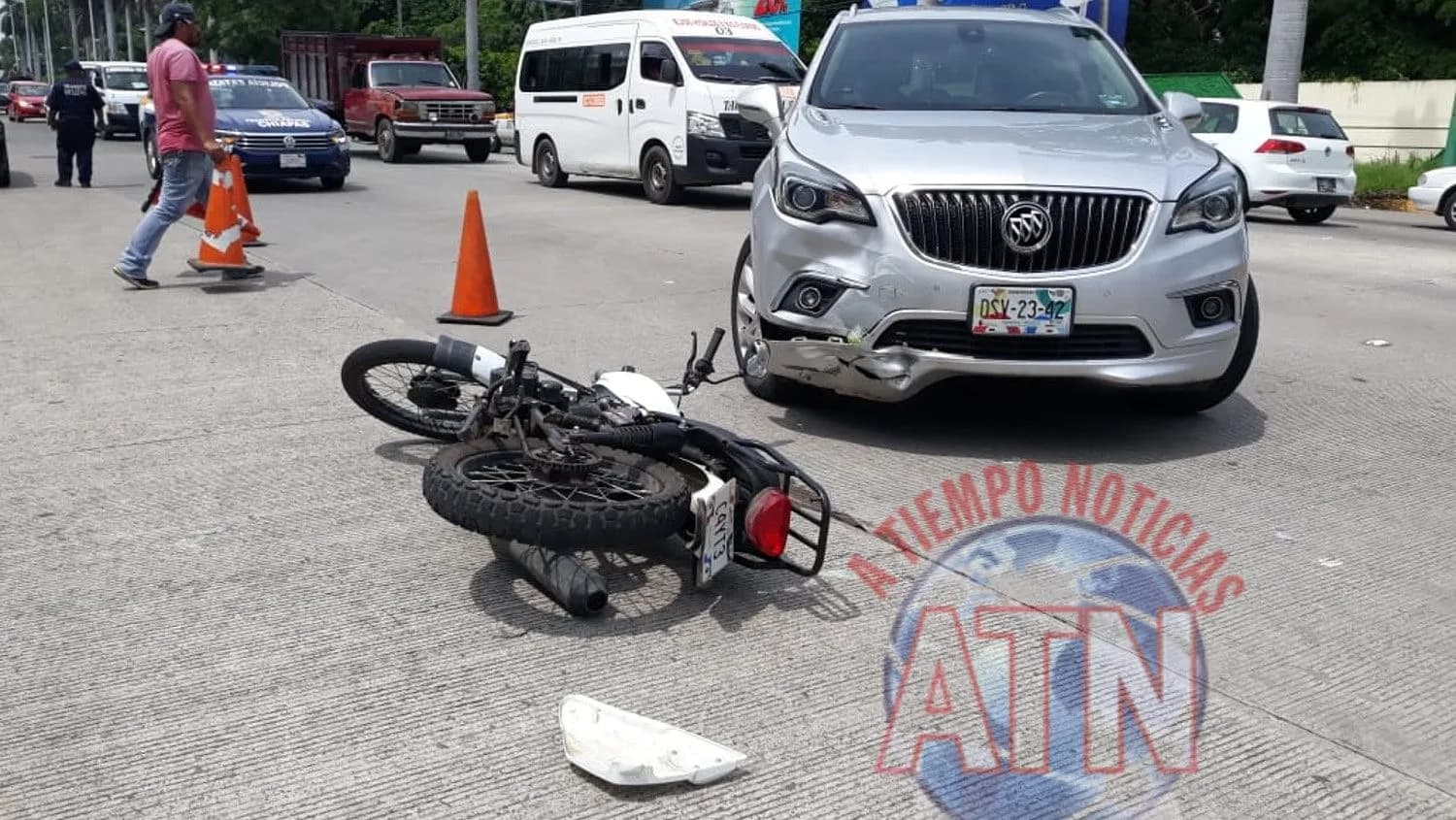 Motociclista lesionado en accidente automovilístico