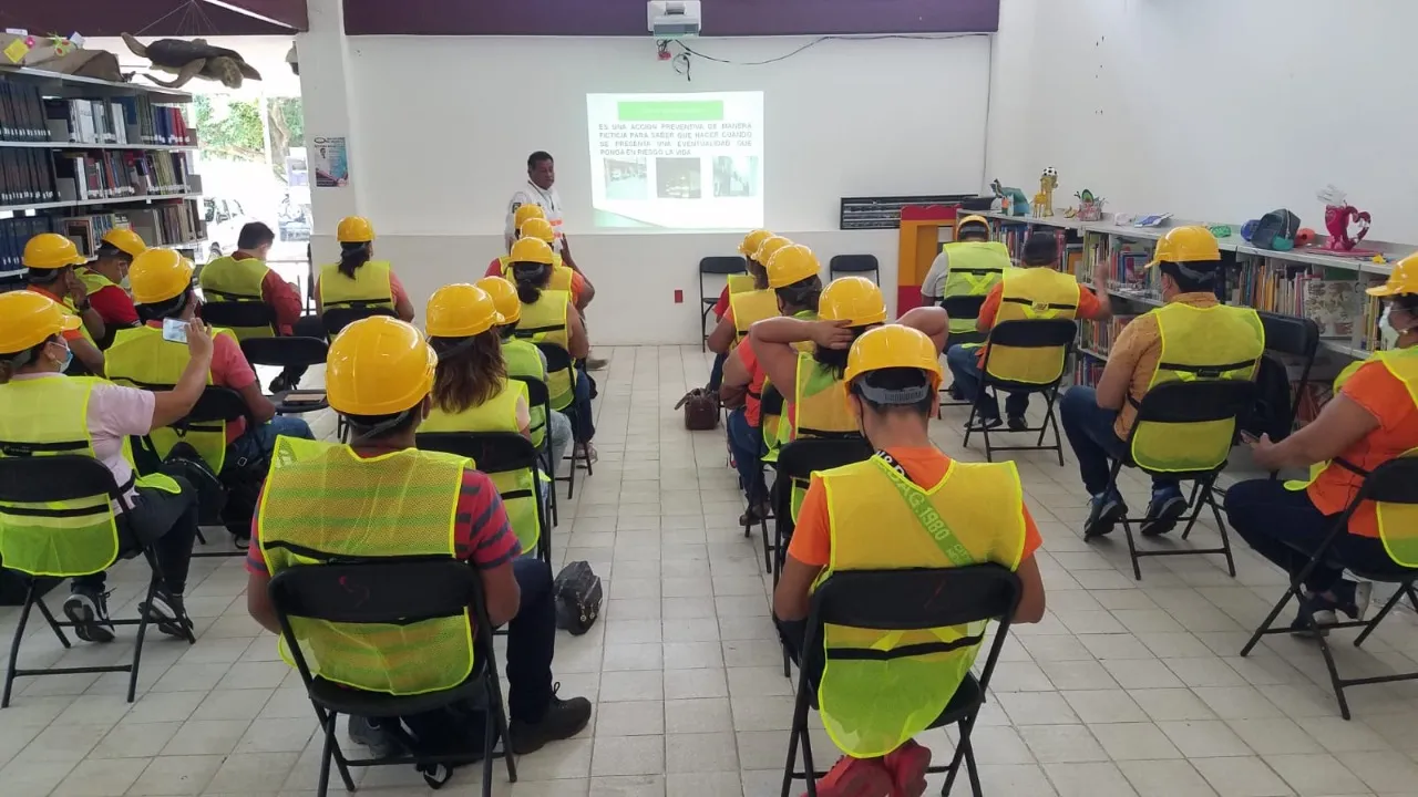 CAPACITAN A PERSONAL DE MERCADOS Y TIANGUIS DE TAPACHULA EN ATENCIÓN A INCENDIOS Y SISMOS