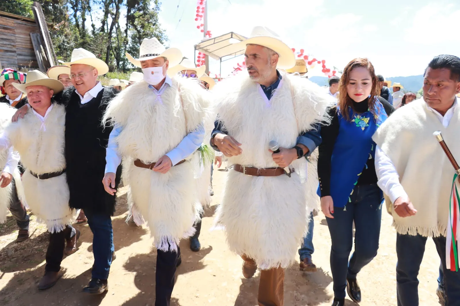 Tras 22 años de espera, Rutilio Escandón inaugura red eléctrica en localidad El Escalón de SCLC