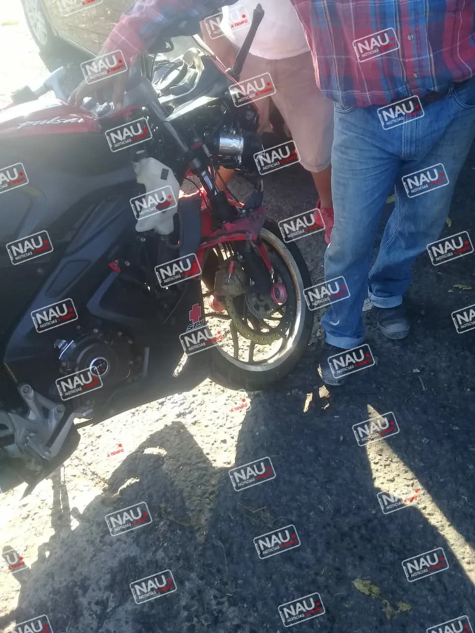 Vehículo no identificado atropella a motociclista.