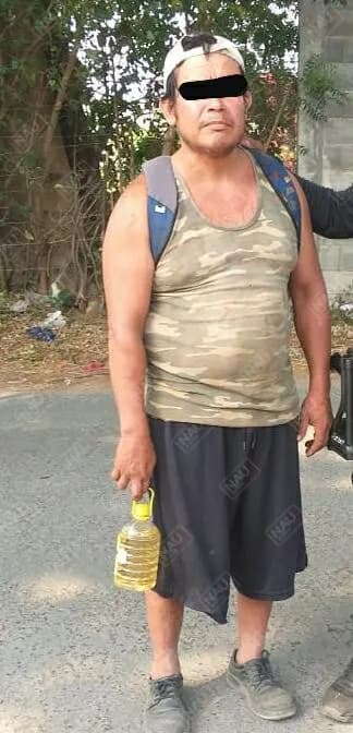 Moría por una botella de licor y amenazó a la empleada de Oxxo