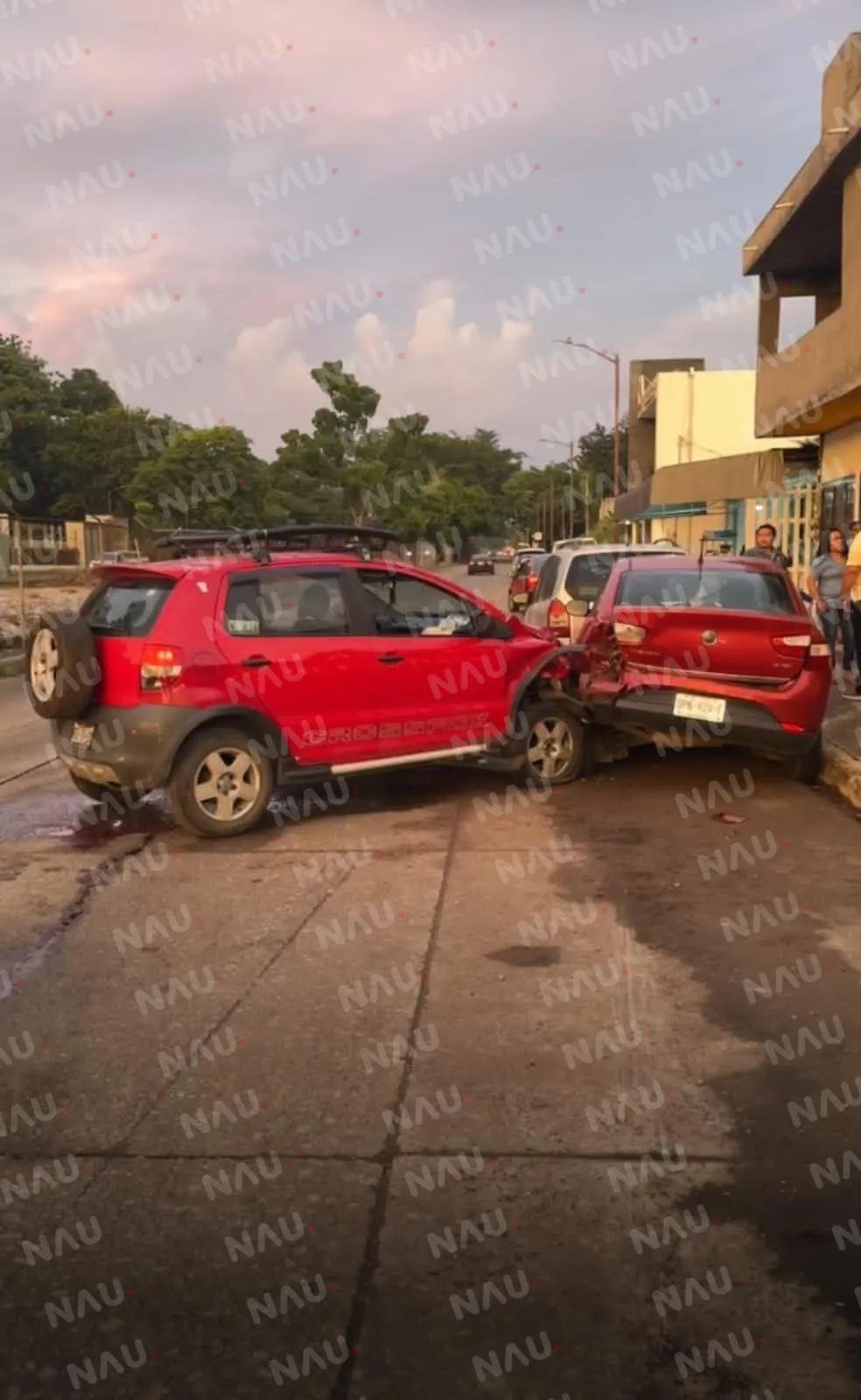 Vehículo Choca con Automóviles Estacionados en Tapachula: No se Reportan Heridos