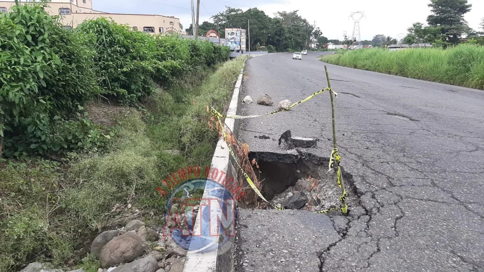 Intransitable libramiento sur oriente que pertenece a Tuxtla Chico
