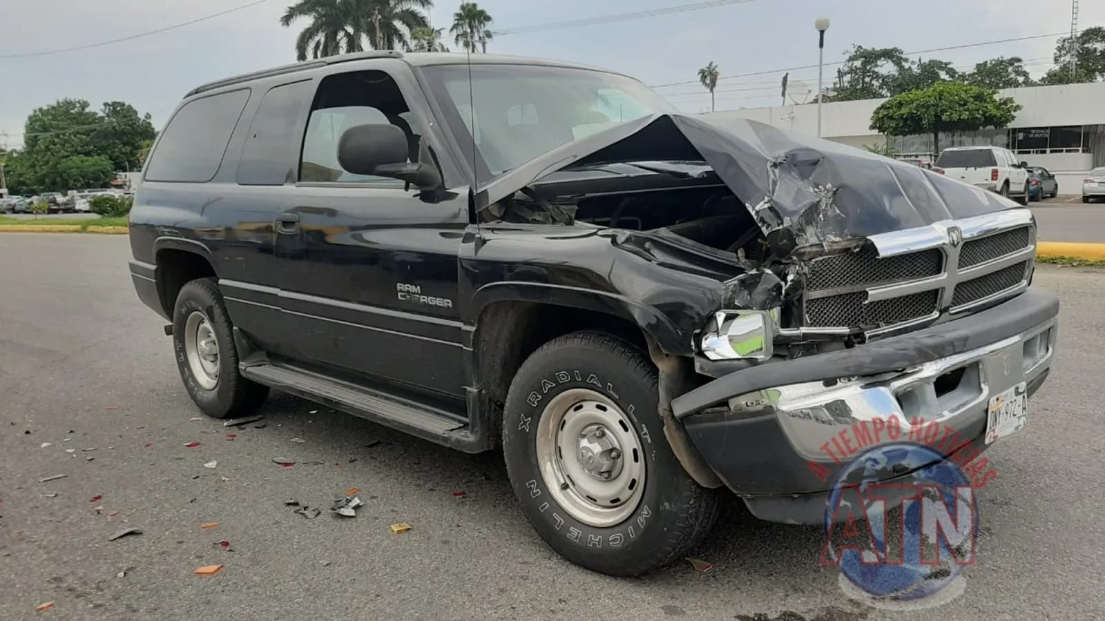Sólo daños en fuerte accidente