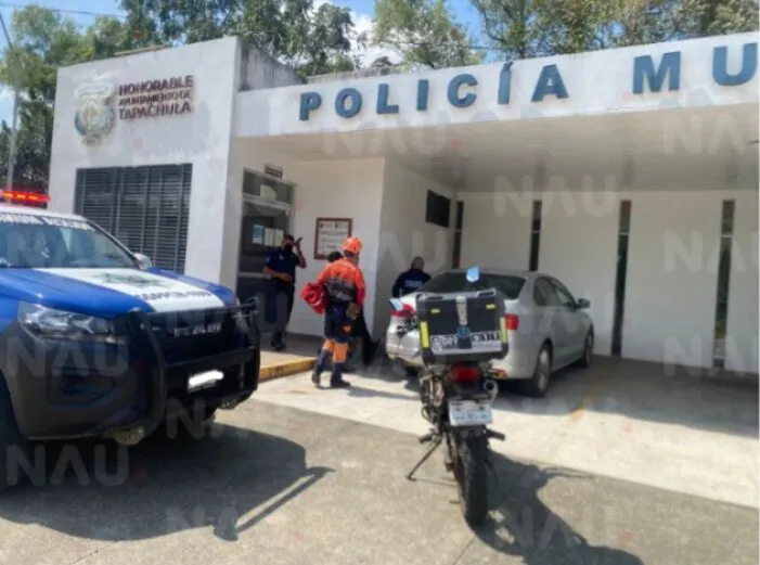 Joven resulta lesionado tras sufrir caída en calles del norte de Tapachula