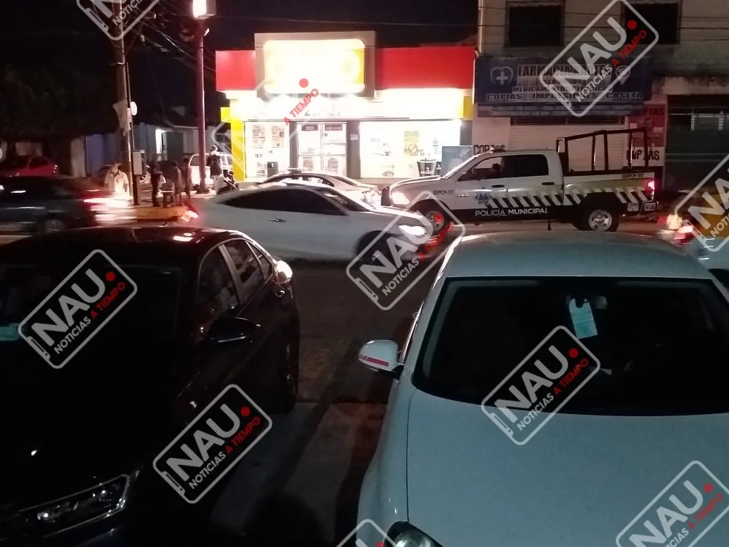 Asaltan tienda Oxxo y se llevan mil 700 pesos