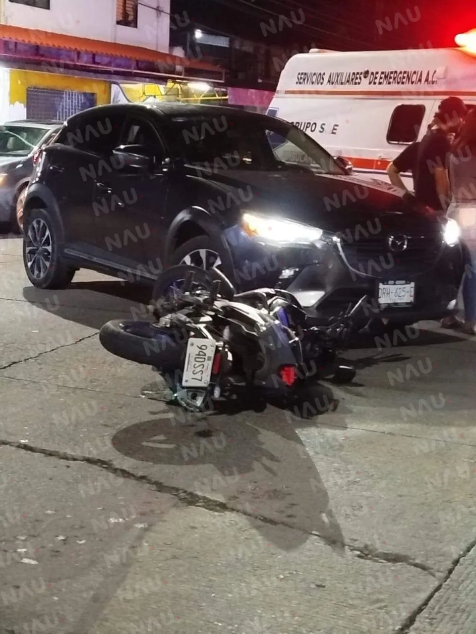 Accidente en motocicleta deja a joven herido