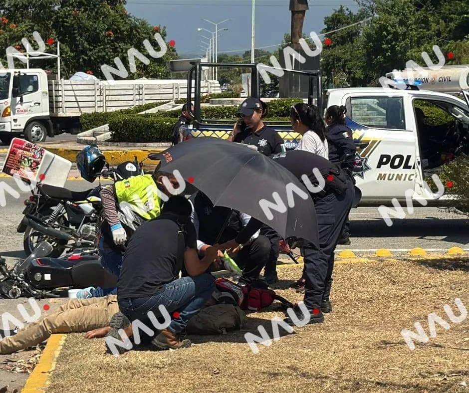 Motociclista resulta lesionado tras choque contra camioneta en rotonda de Tapachula