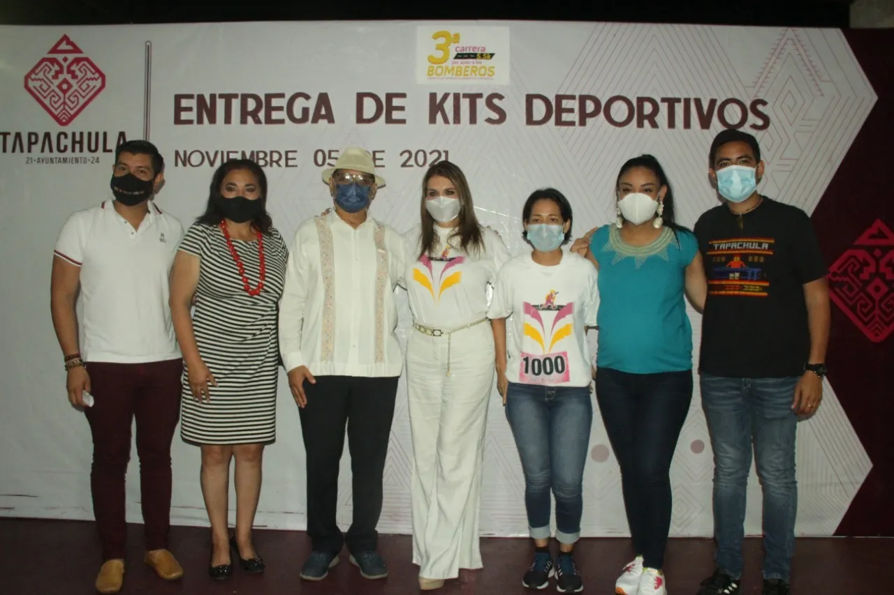 ENTREGAN KITS DE LA 3ª. CARRERA “POR AMOR A LOS BOMBEROS” A CELEBRARSE ESTE DOMINGO 7 DE NOVIEMBRE