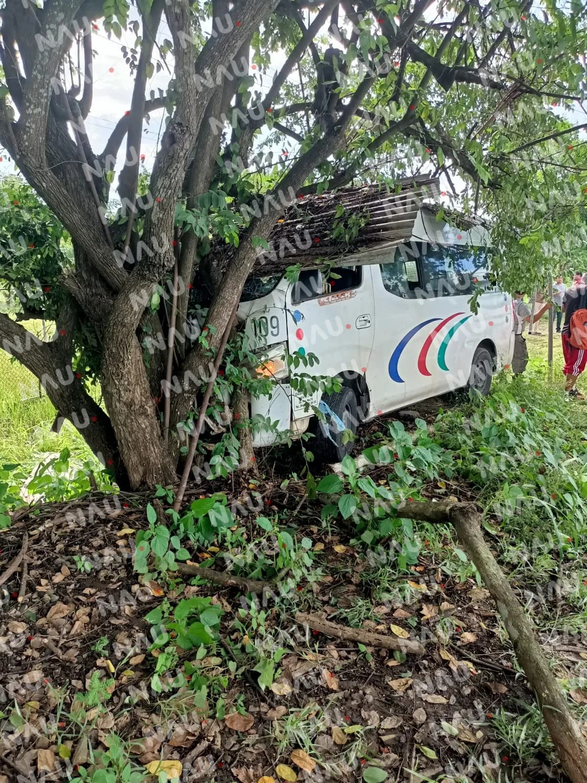 Dos lesionados deja accidente