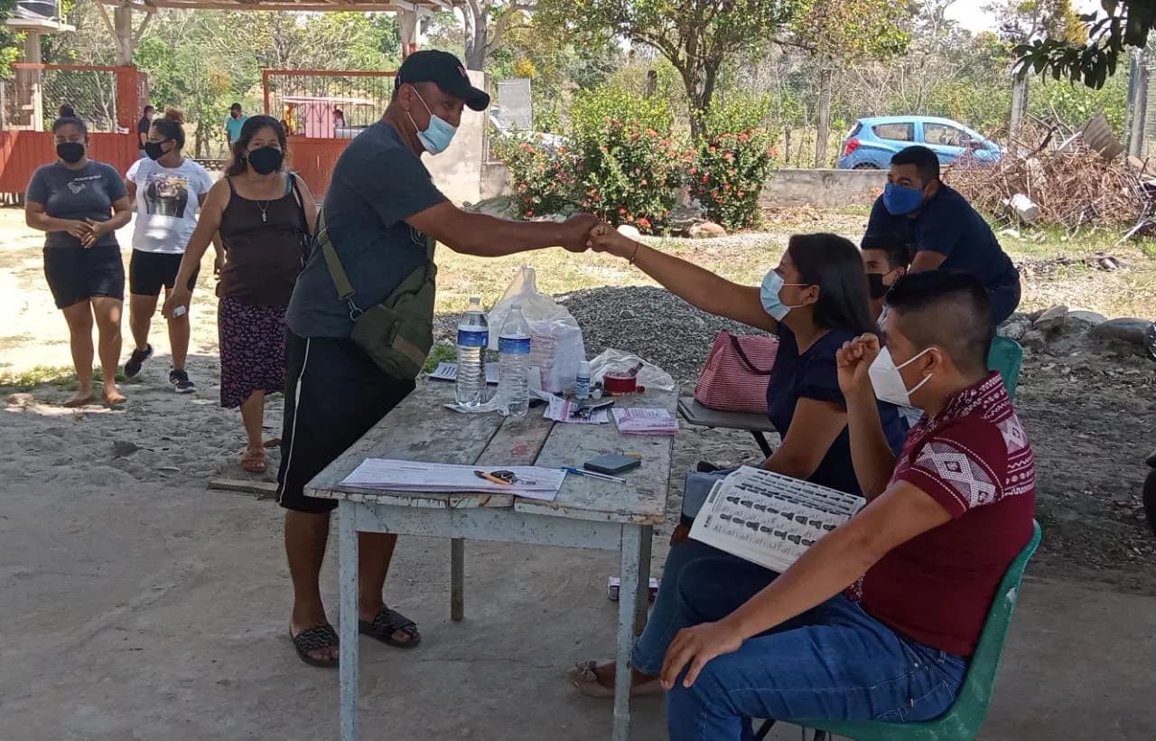 Alta participación ciudadana durante el ejercicio de “Revocación de Mandato” en Tuxtla Chico